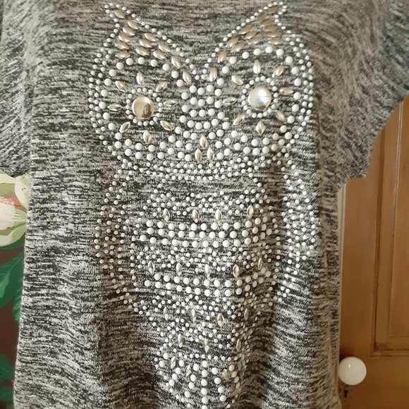 No Boundaries Top with Beaded Owl Size Medium - Picture 5 of 10